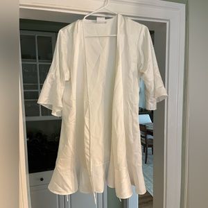 Barely used plum pretty sugar white bridal robe. Size XS/S.